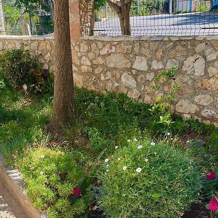 Guesthouse Shehu Ksamil Esterno foto