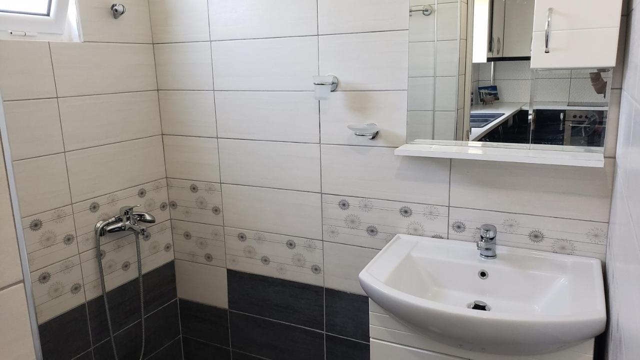Guesthouse Shehu Ksamil Esterno foto