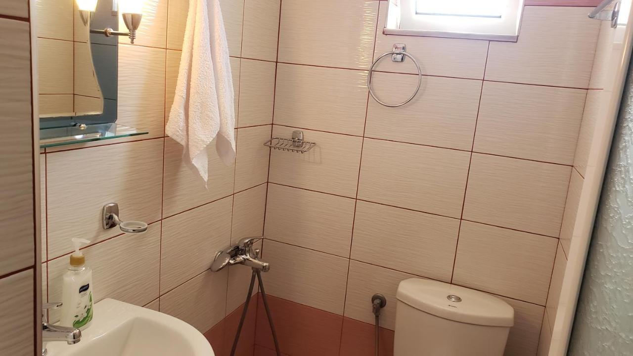 Guesthouse Shehu Ksamil Esterno foto