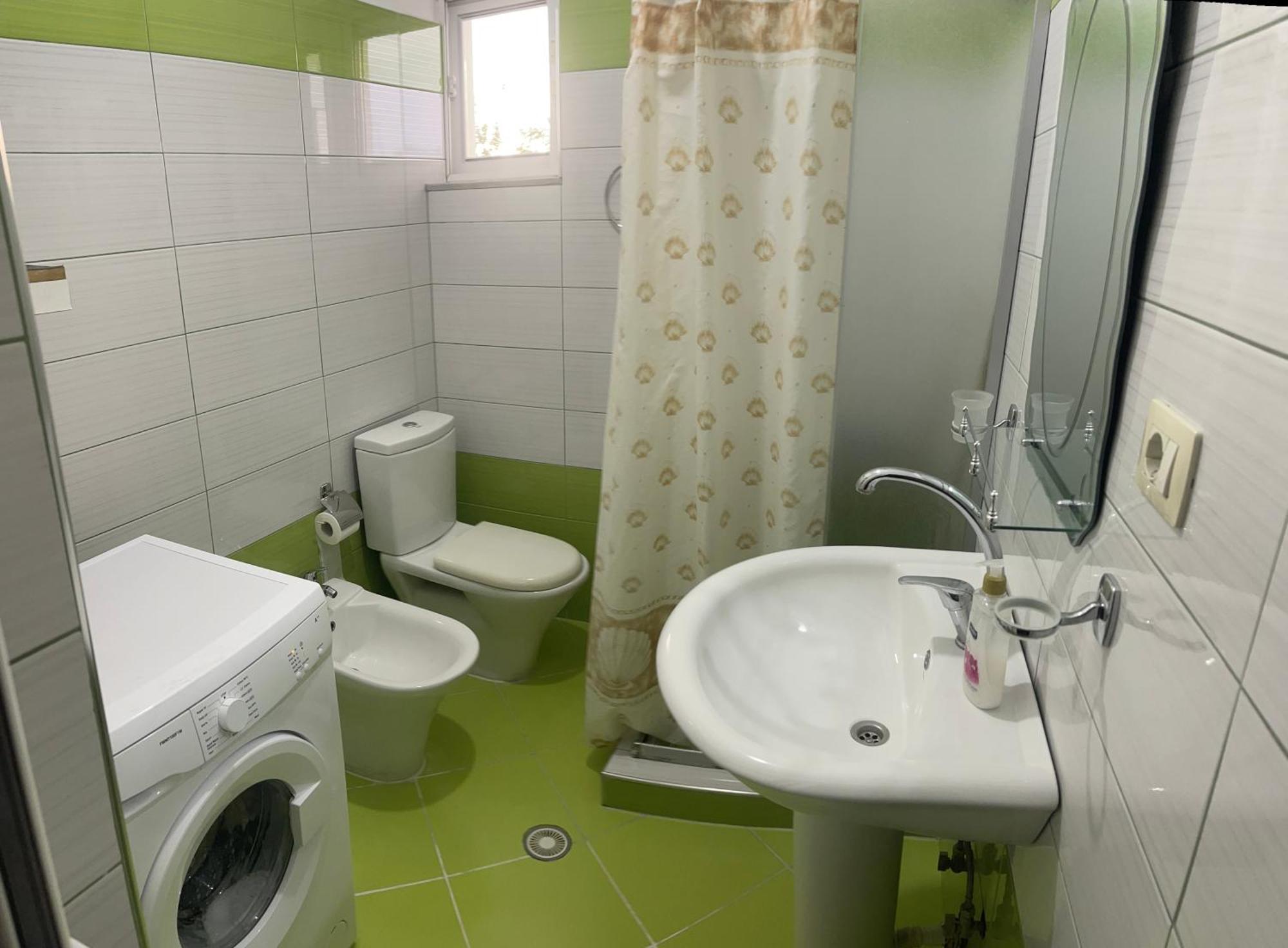 Guesthouse Shehu Ksamil Esterno foto
