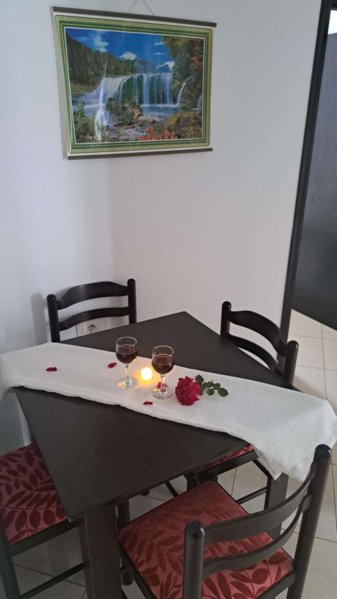 Guesthouse Shehu Ksamil Esterno foto