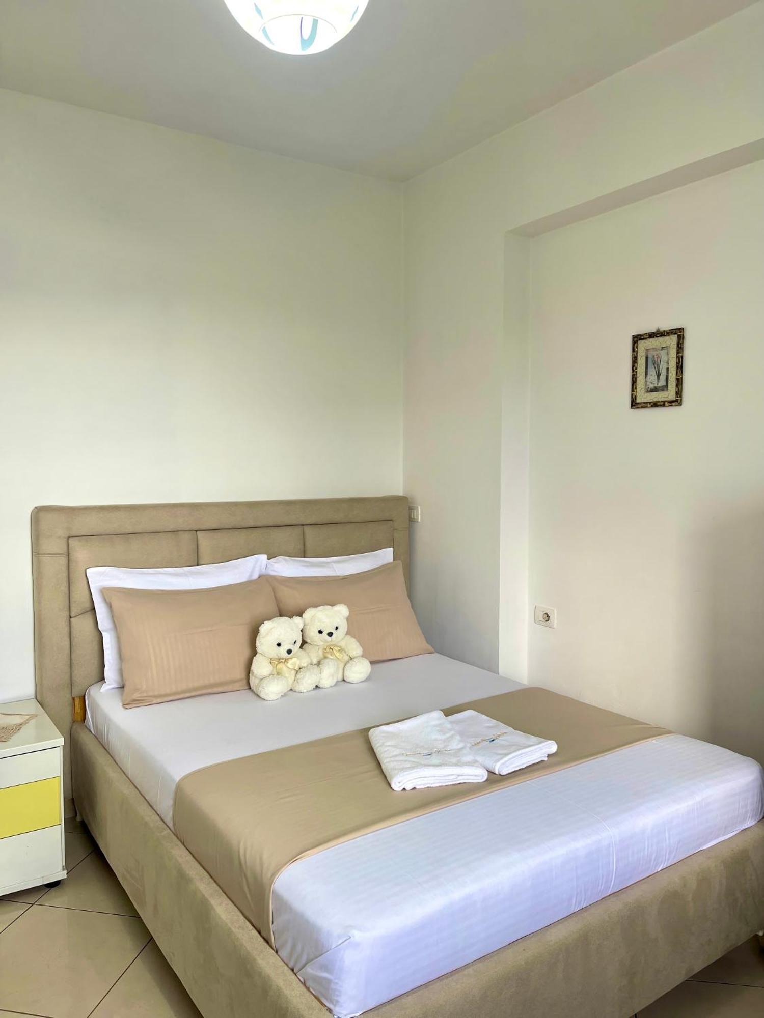 Guesthouse Shehu Ksamil Esterno foto