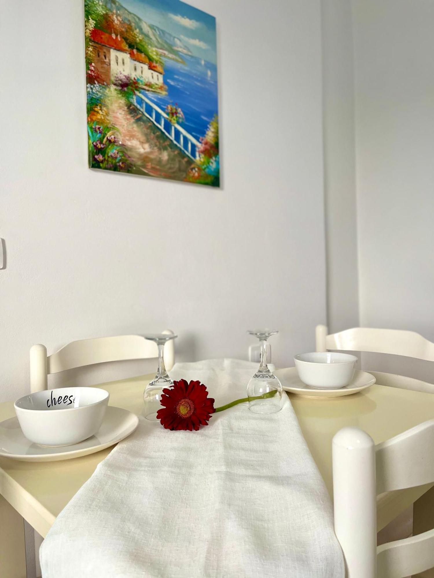 Guesthouse Shehu Ksamil Esterno foto